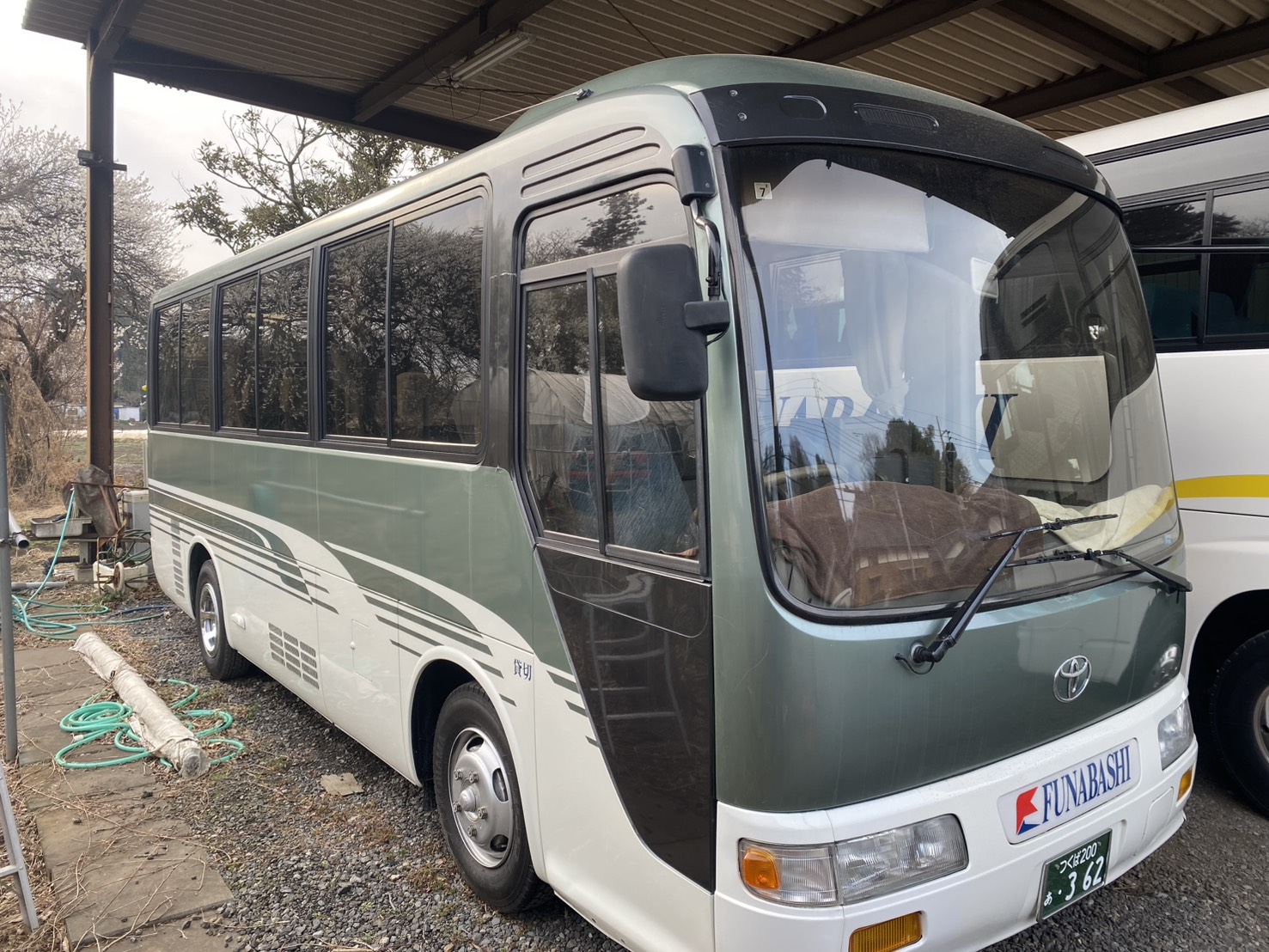 小型バス 28名乗り